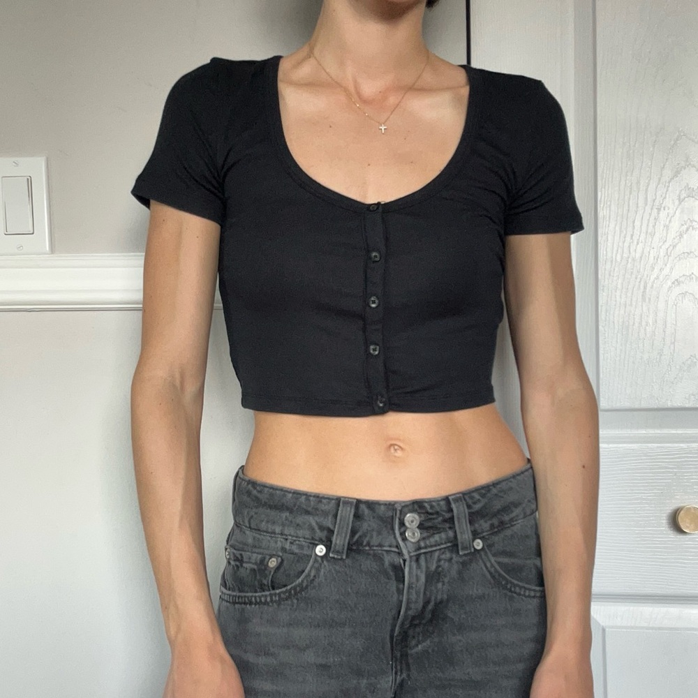 Aritzia Sunday Best Black Button-Down Crop Top